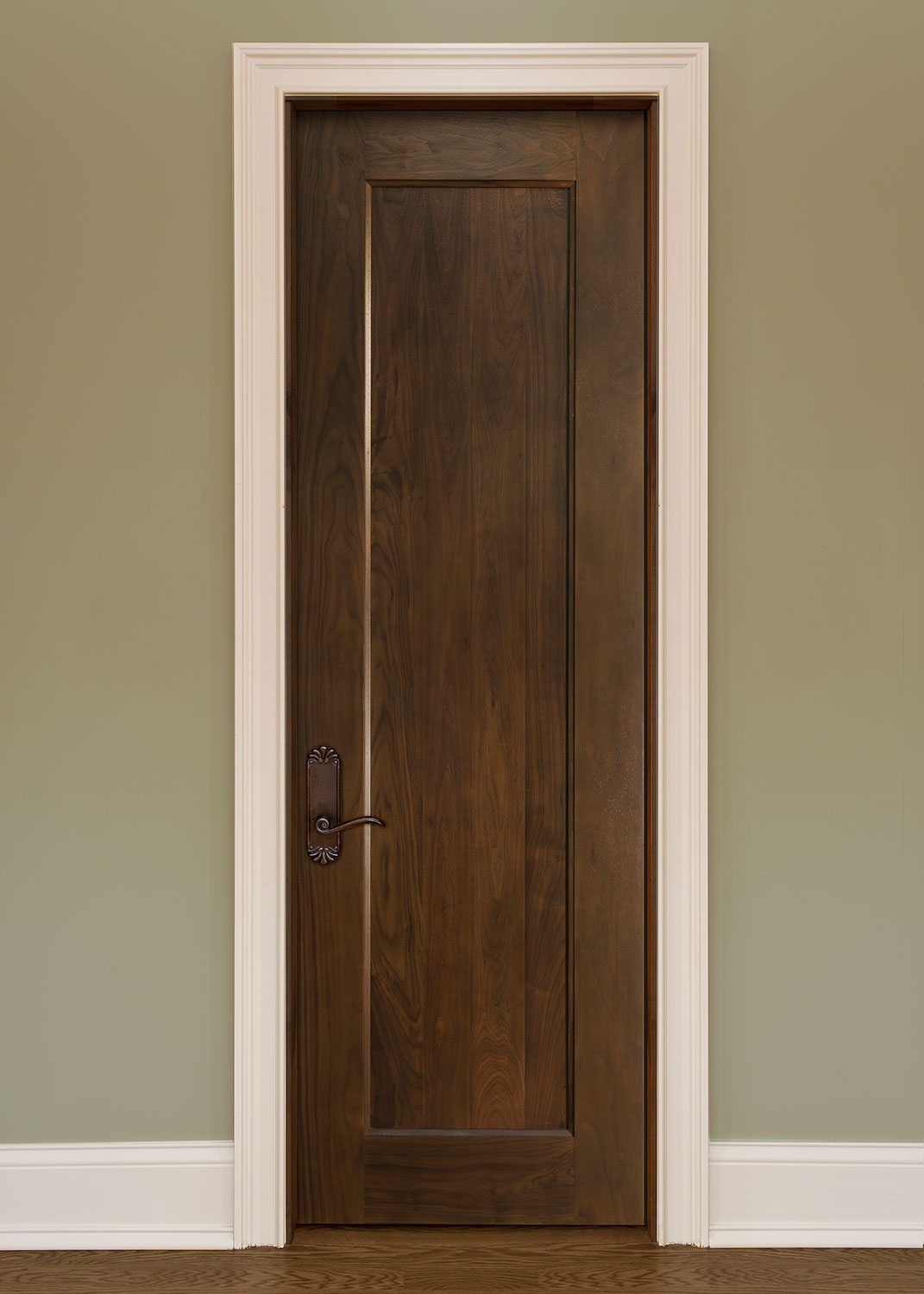 Interior Door Custom Single Solid Wood With Dark Walnut Finish Classic Model Gdi 1000b Glenview Doors In Chicago Il At Glenview Haus