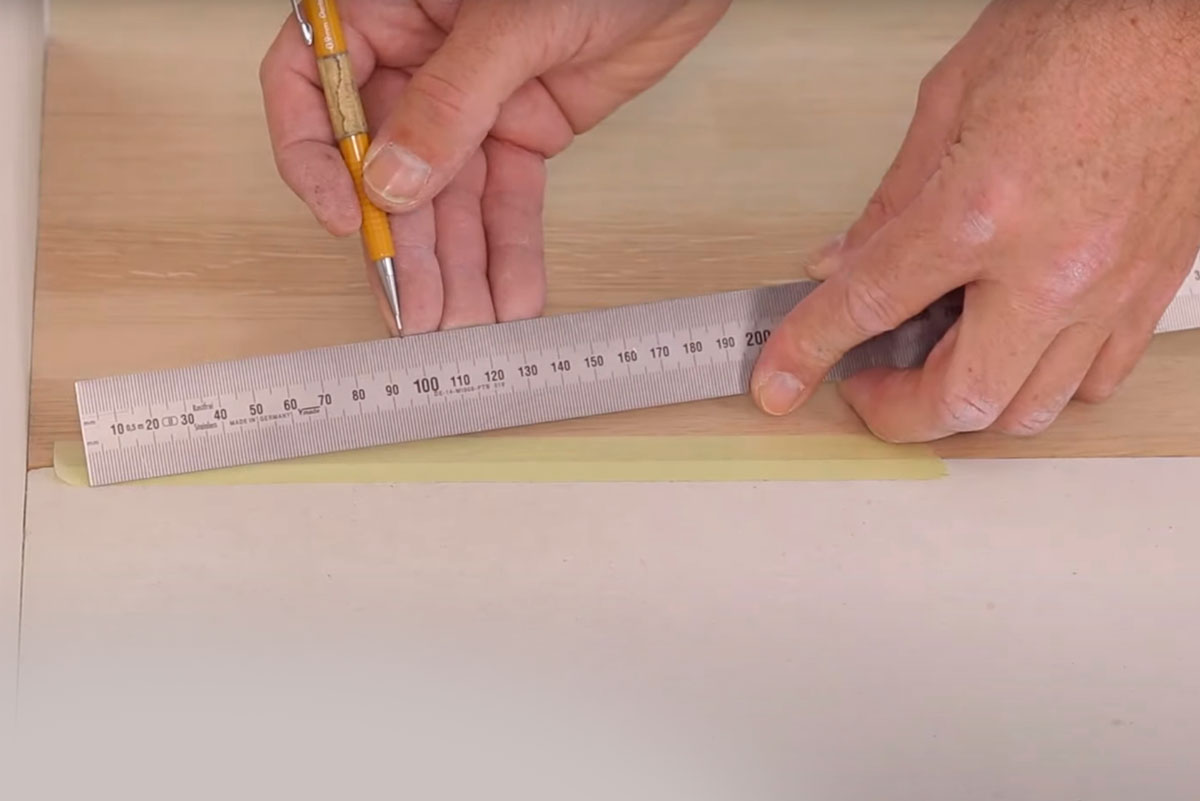 Mount-the-floor-plate 1