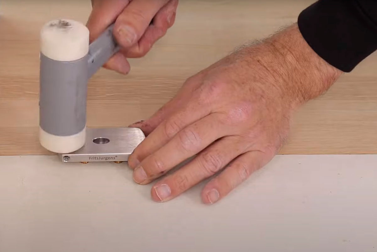 Mount-the-floor-plate 12